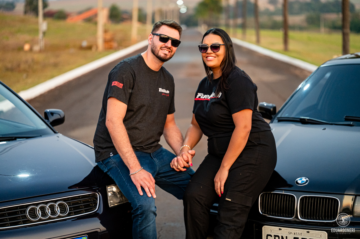 Leda e Edson - Pre Wedding realizado com carros antigos Audi e BMW no Porto Almeida em Itambaraca no Paraná