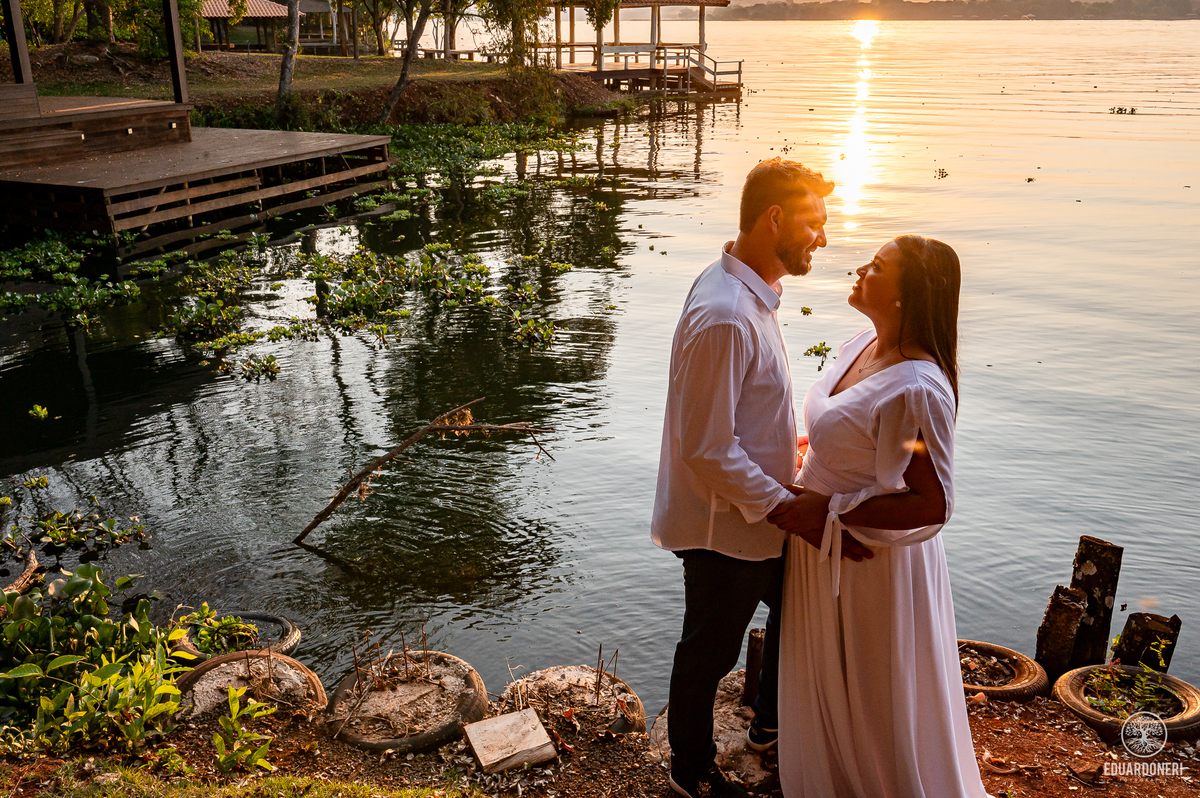 Leda e Edson - Pre Wedding realizado com carros antigos Audi e BMW no Porto Almeida em Itambaraca no Paraná