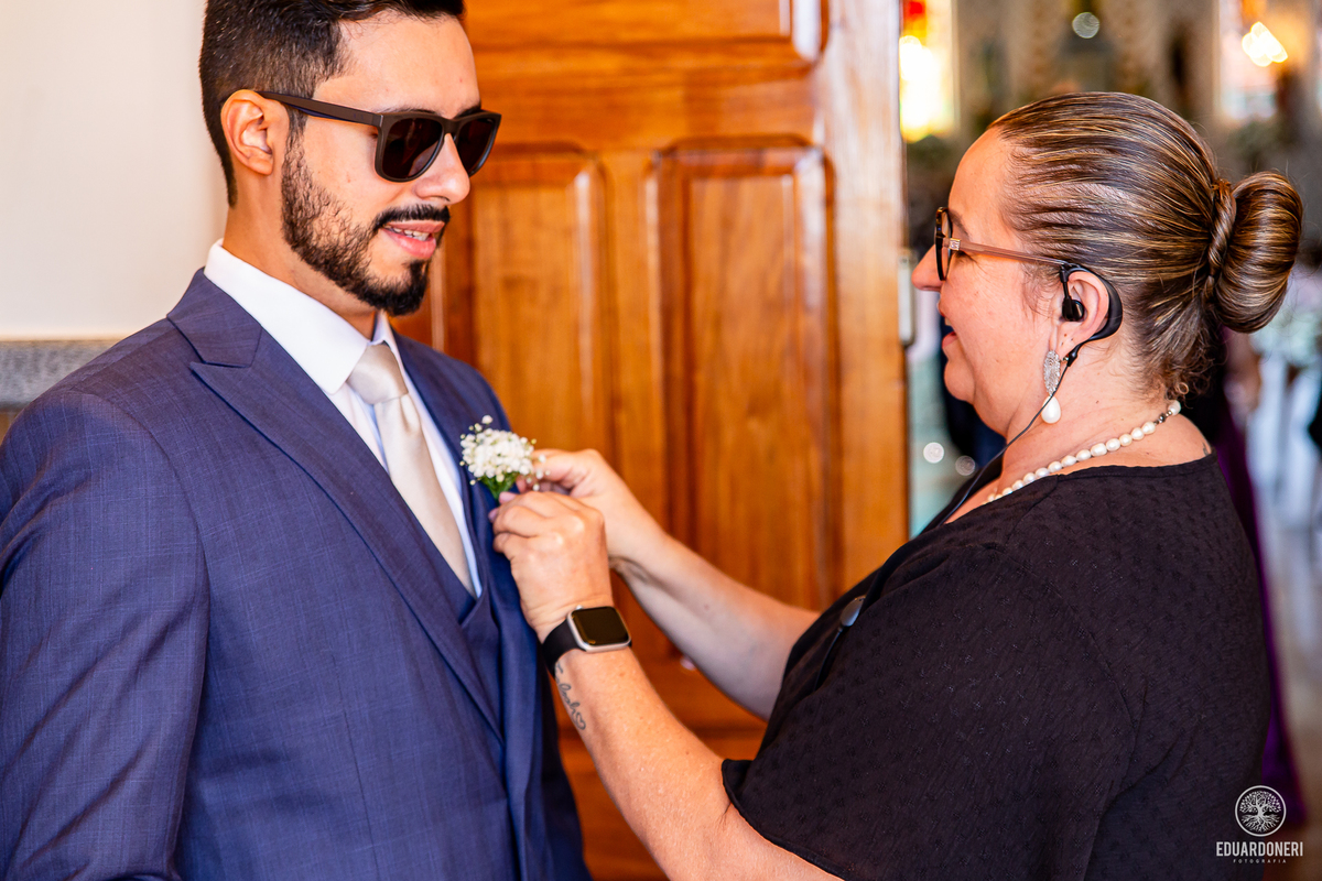 Isa e Pedro se uniram pela fé em uma cerimônia emocionante com missa e sacramento do matrimônio. Veja as fotos desse casamento cheio de amor na Vinícola La Dorni, onde a distância foi superada e Jesus se tornou o alicerce de uma união eterna.