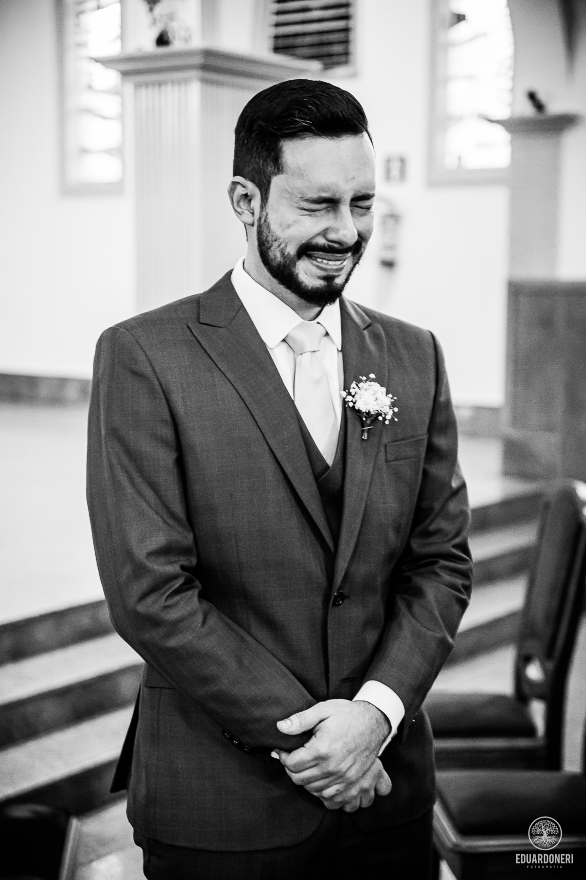Isa e Pedro se uniram pela fé em uma cerimônia emocionante com missa e sacramento do matrimônio. Veja as fotos desse casamento cheio de amor na Vinícola La Dorni, onde a distância foi superada e Jesus se tornou o alicerce de uma união eterna.