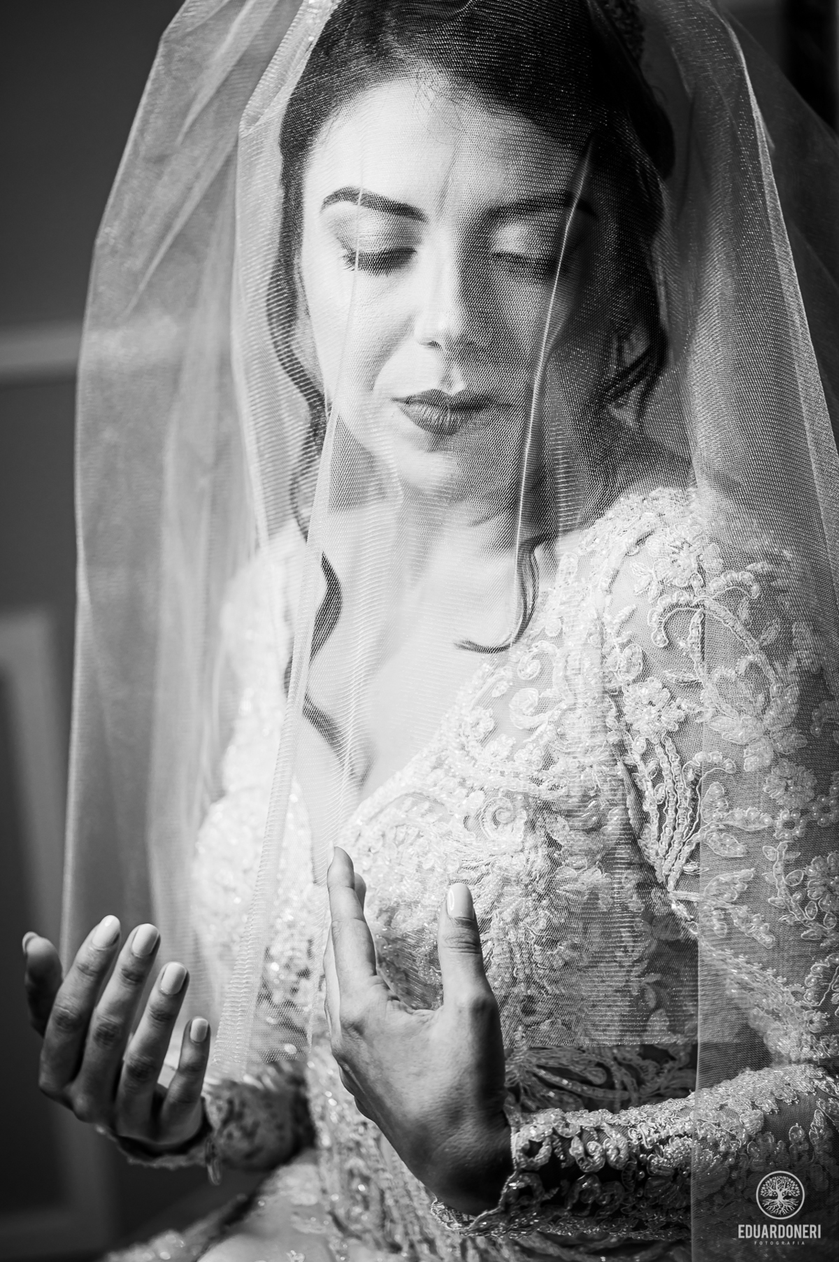 Isa e Pedro se uniram pela fé em uma cerimônia emocionante com missa e sacramento do matrimônio. Veja as fotos desse casamento cheio de amor na Vinícola La Dorni, onde a distância foi superada e Jesus se tornou o alicerce de uma união eterna.