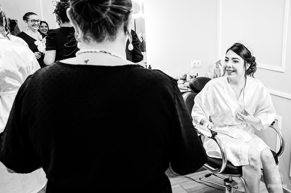 Isa e Pedro se uniram pela fé em uma cerimônia emocionante com missa e sacramento do matrimônio. Veja as fotos desse casamento cheio de amor na Vinícola La Dorni, onde a distância foi superada e Jesus se tornou o alicerce de uma união eterna.