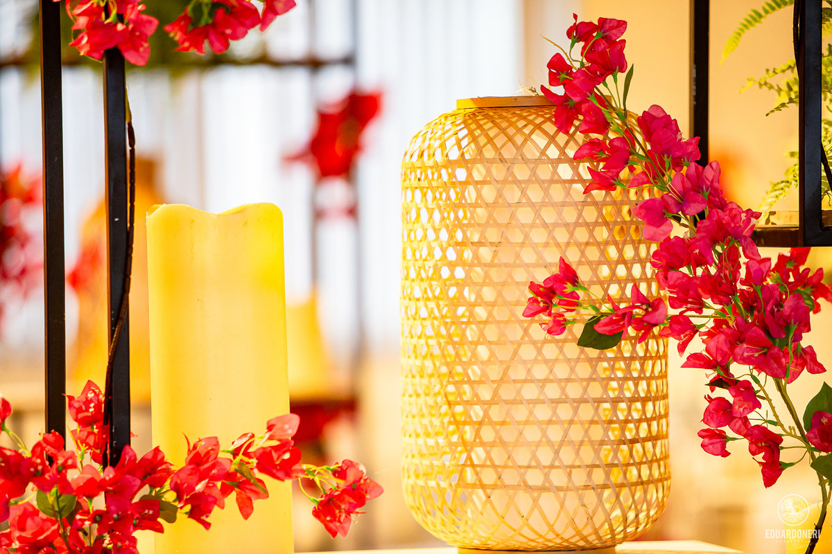 Fotografia de 15 anos da Yuri: uma bailarina cristã que celebra sua transição para a vida adulta. Capturamos momentos únicos de uma jovem talentosa na música e dança. Veja as fotos desse aniversário inesquecível em nosso site.