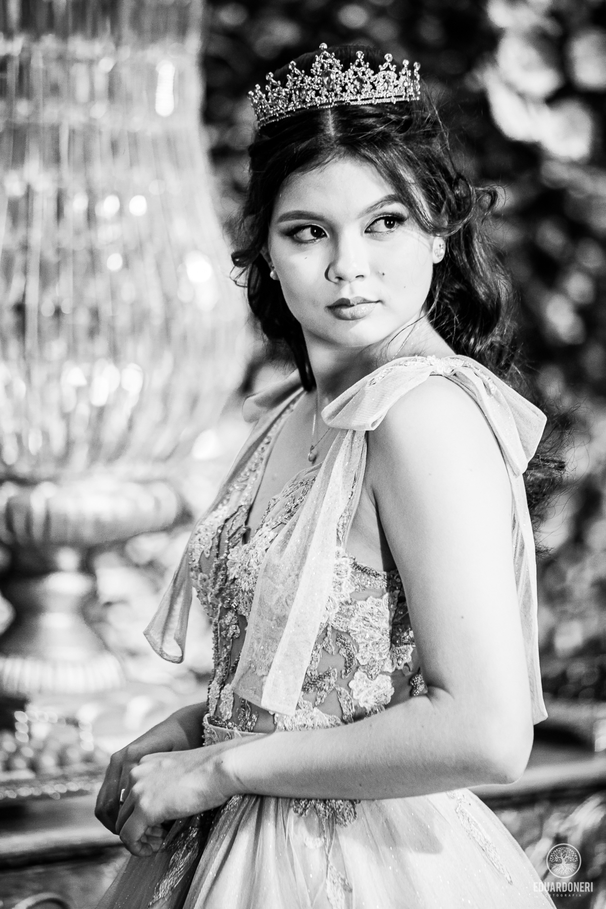 Fotografia de 15 anos da Yuri: uma bailarina cristã que celebra sua transição para a vida adulta. Capturamos momentos únicos de uma jovem talentosa na música e dança. Veja as fotos desse aniversário inesquecível em nosso site.