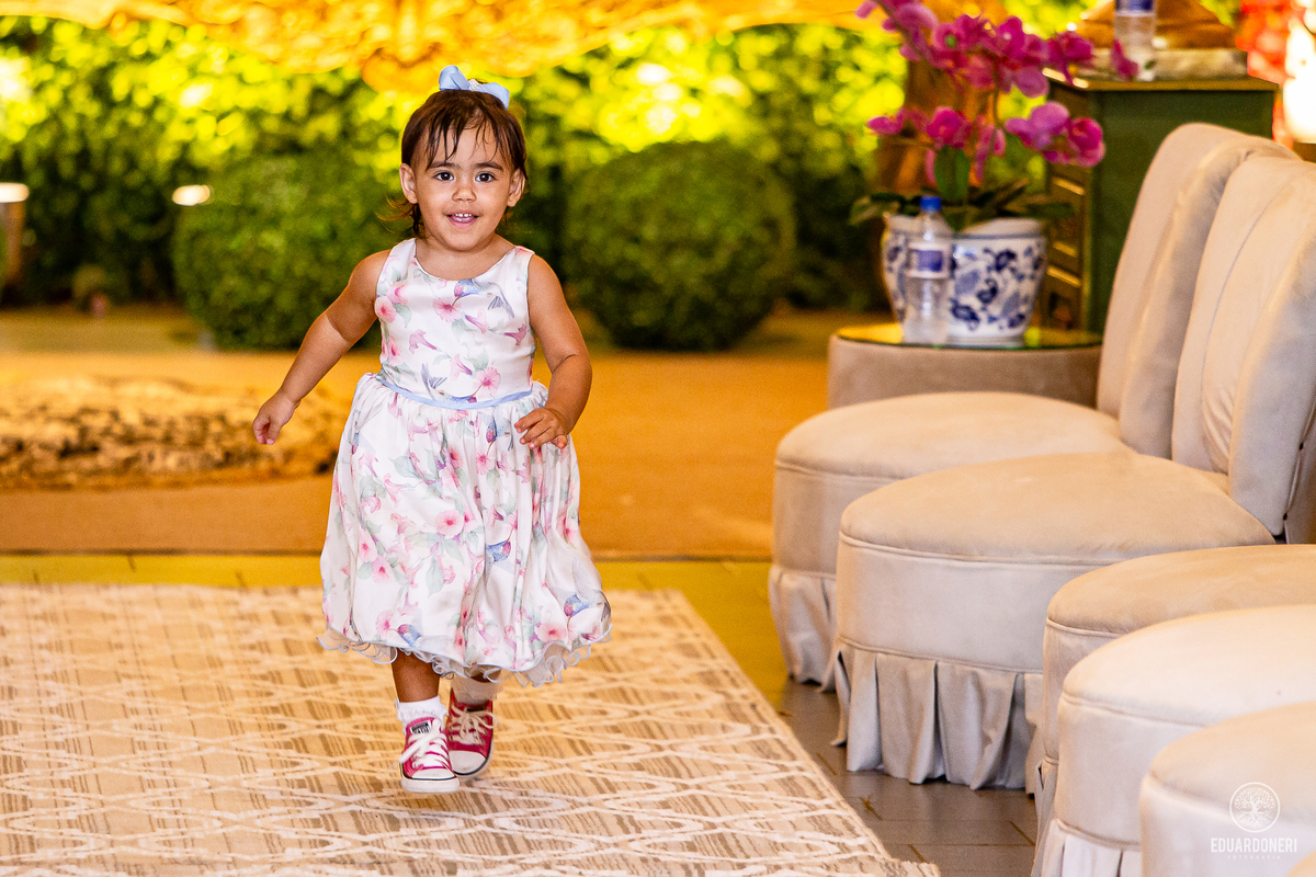 Fotografia de 15 anos da Yuri: uma bailarina cristã que celebra sua transição para a vida adulta. Capturamos momentos únicos de uma jovem talentosa na música e dança. Veja as fotos desse aniversário inesquecível em nosso site.