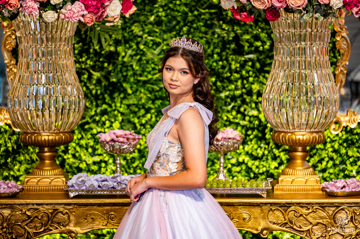 Fotografia de 15 anos da Yuri: uma bailarina cristã que celebra sua transição para a vida adulta. Capturamos momentos únicos de uma jovem talentosa na música e dança. Veja as fotos desse aniversário inesquecível em nosso site.