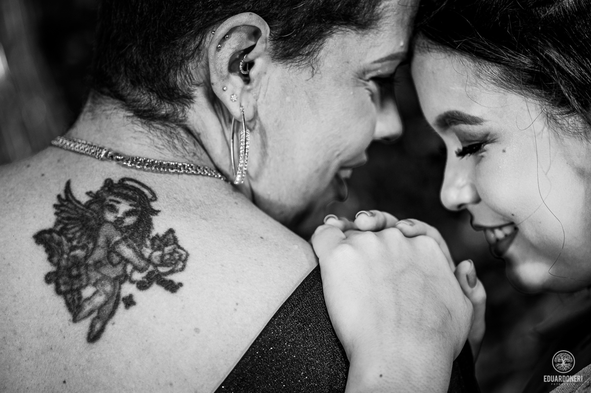 Fotografia de 15 anos da Yuri: uma bailarina cristã que celebra sua transição para a vida adulta. Capturamos momentos únicos de uma jovem talentosa na música e dança. Veja as fotos desse aniversário inesquecível em nosso site.