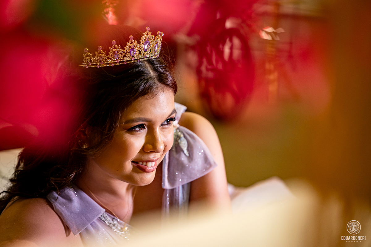 Fotografia de 15 anos da Yuri: uma bailarina cristã que celebra sua transição para a vida adulta. Capturamos momentos únicos de uma jovem talentosa na música e dança. Veja as fotos desse aniversário inesquecível em nosso site.