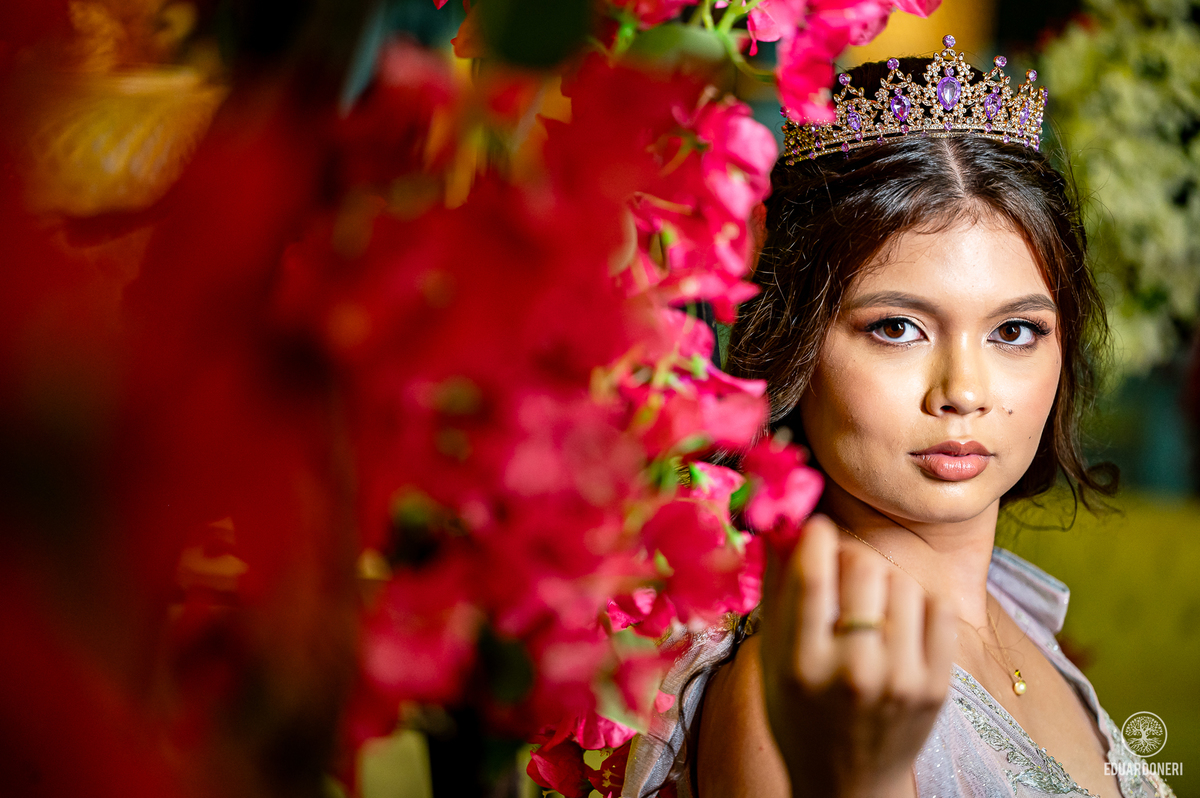 Fotografia de 15 anos da Yuri: uma bailarina cristã que celebra sua transição para a vida adulta. Capturamos momentos únicos de uma jovem talentosa na música e dança. Veja as fotos desse aniversário inesquecível em nosso site.