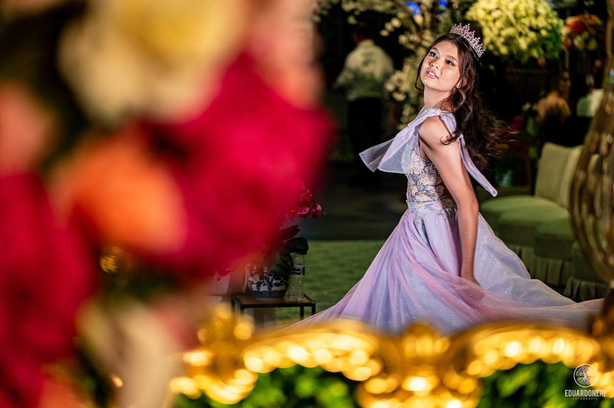 Fotografia de 15 anos da Yuri: uma bailarina cristã que celebra sua transição para a vida adulta. Capturamos momentos únicos de uma jovem talentosa na música e dança. Veja as fotos desse aniversário inesquecível em nosso site.