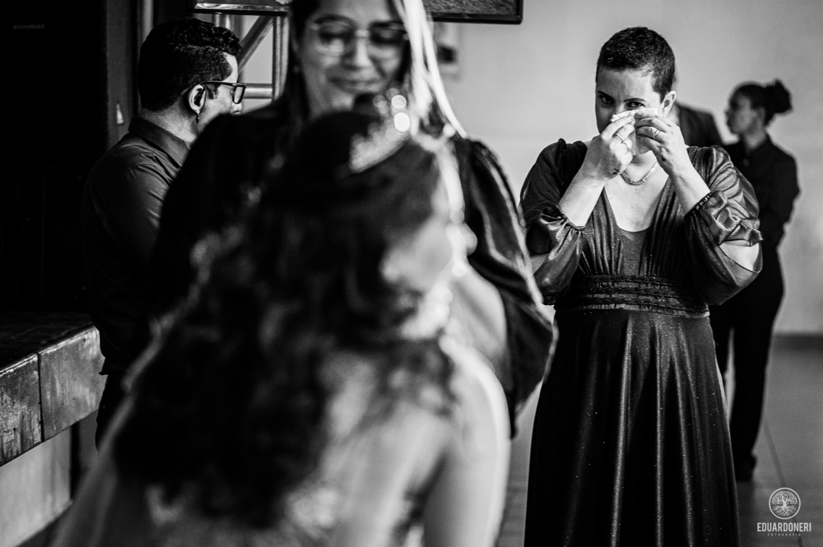 Fotografia de 15 anos da Yuri: uma bailarina cristã que celebra sua transição para a vida adulta. Capturamos momentos únicos de uma jovem talentosa na música e dança. Veja as fotos desse aniversário inesquecível em nosso site.