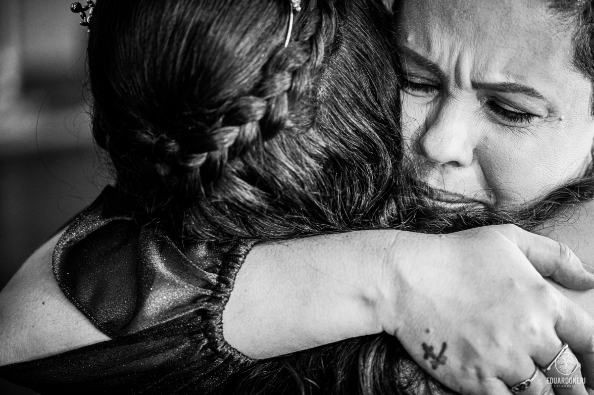 Fotografia de 15 anos da Yuri: uma bailarina cristã que celebra sua transição para a vida adulta. Capturamos momentos únicos de uma jovem talentosa na música e dança. Veja as fotos desse aniversário inesquecível em nosso site.