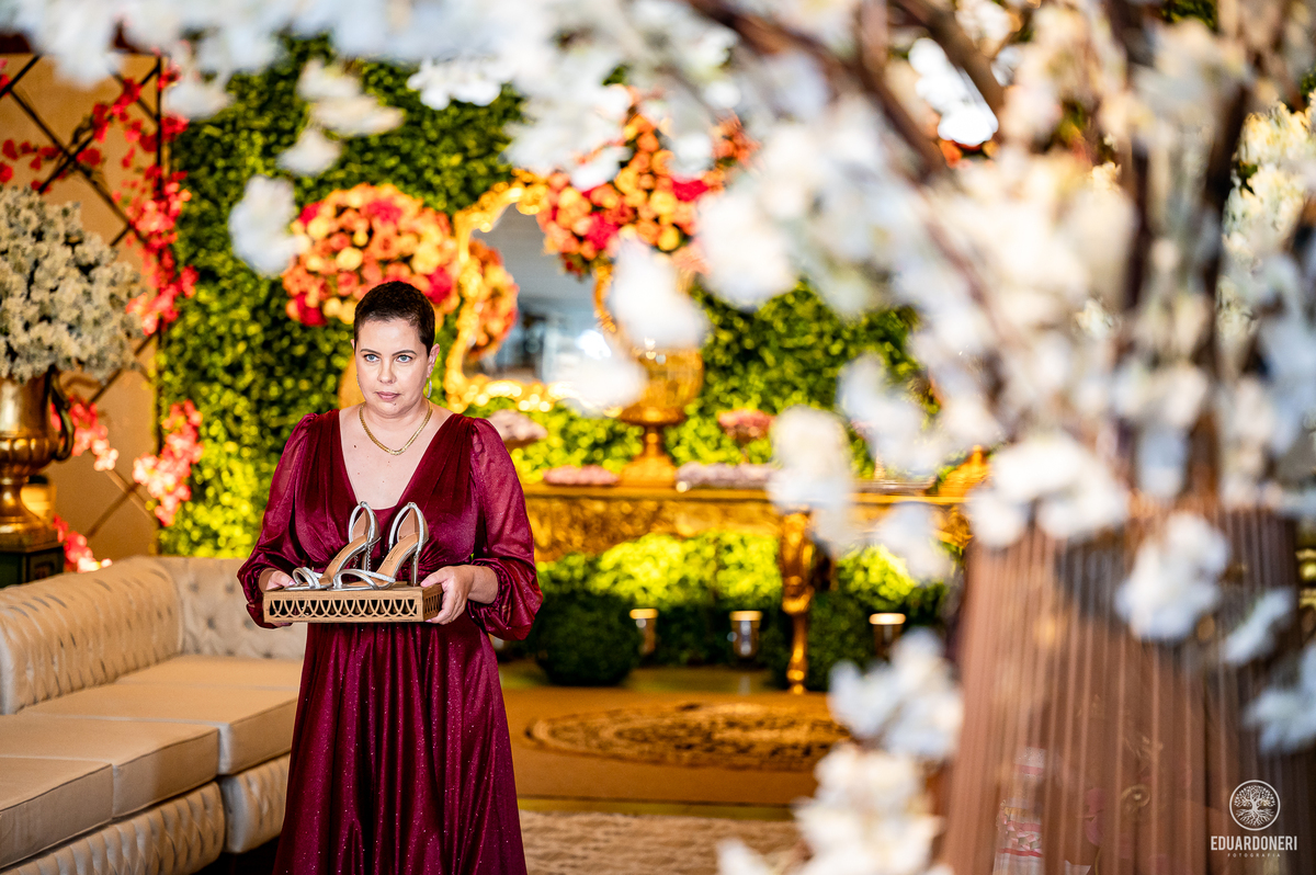 Fotografia de 15 anos da Yuri: uma bailarina cristã que celebra sua transição para a vida adulta. Capturamos momentos únicos de uma jovem talentosa na música e dança. Veja as fotos desse aniversário inesquecível em nosso site.