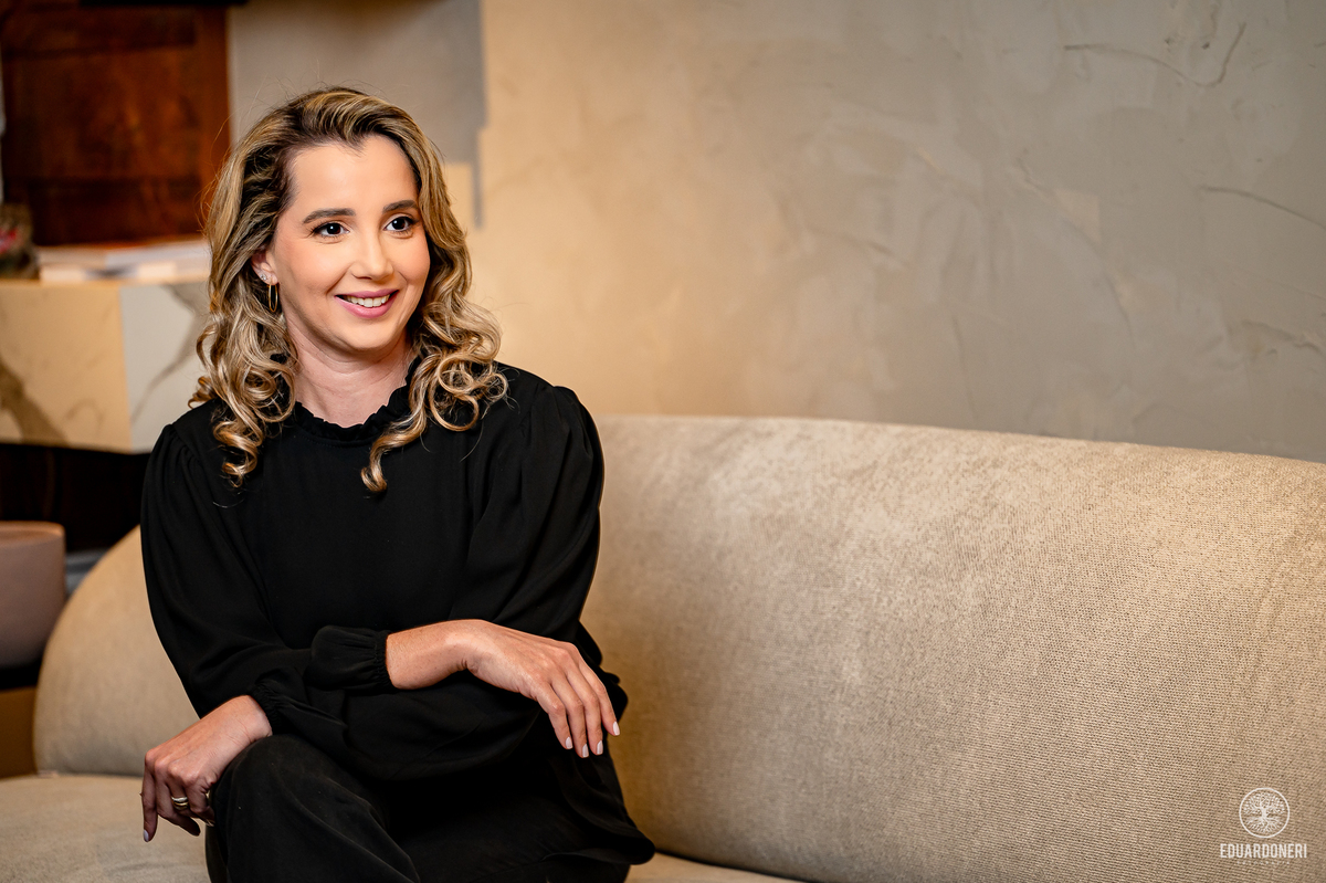 Arquiteta premiada, Carol Rodrigues, arquitetura inovadora, norte pioneiro do Paraná, ensaios fotográficos arquitetônicos, fotografia de arquitetura, profissional renomada, design de interiores, fotógrafo de arquitetura Paraná.