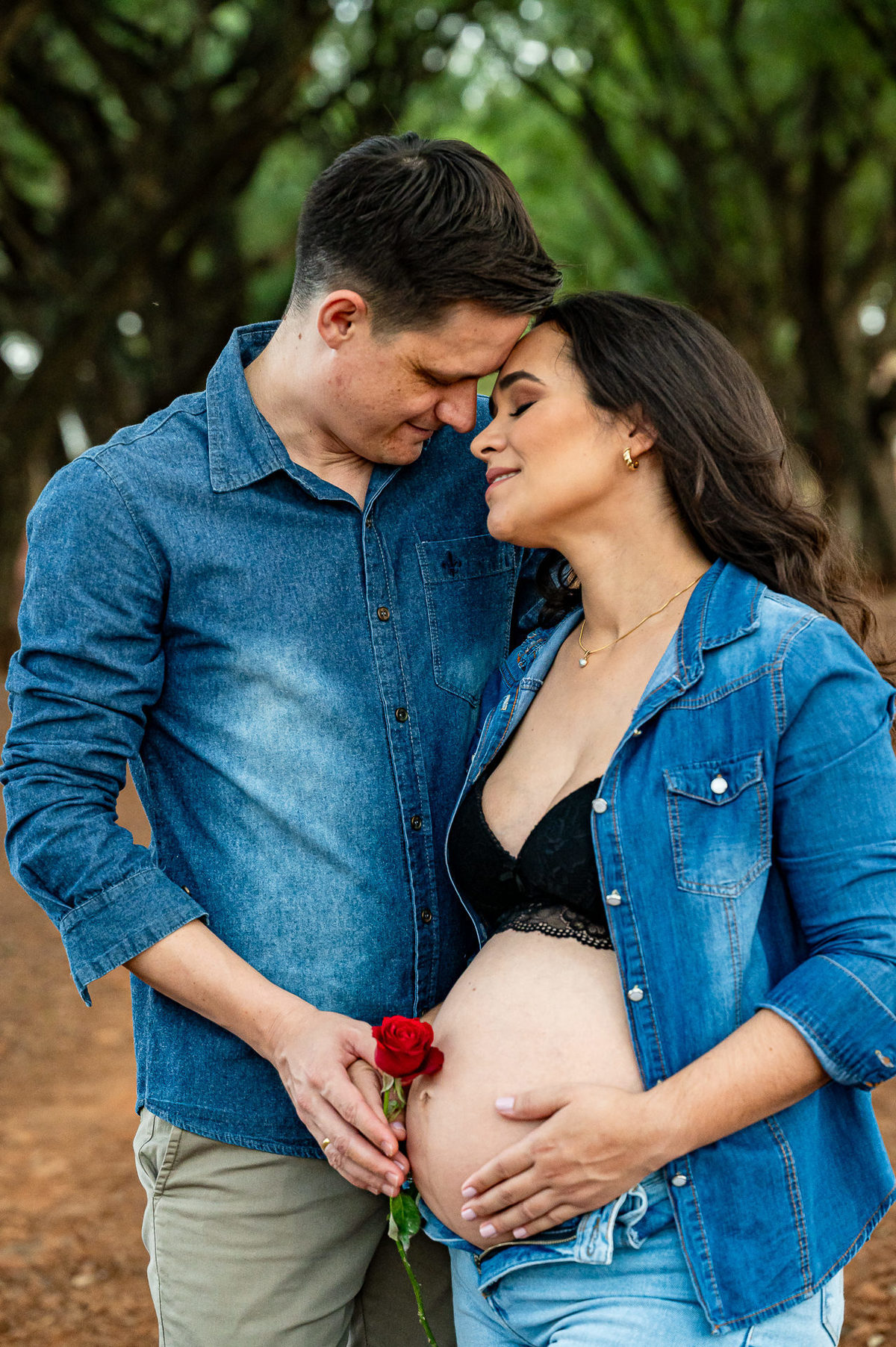 Esse ensaio gestante foi abençoado pela intercessão de Santa Teresinha, marcando um milagre na vida desse casal. Através da fé, o sonho da maternidade se tornou realidade. Eternize momentos assim com Eduardo Neri Fotografia