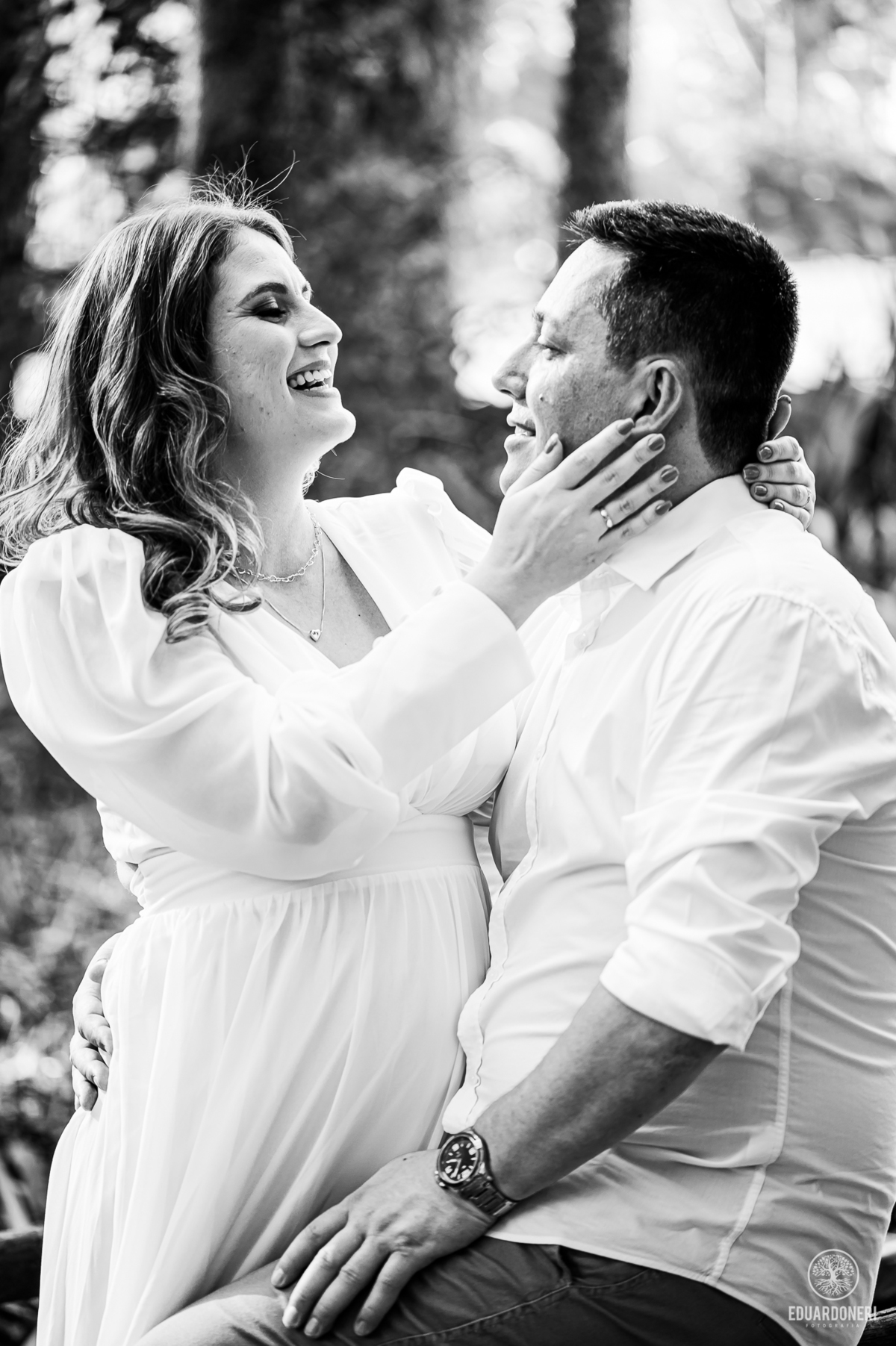 
Aqui está a versão adaptada para SEO com até 255 caracteres:

Ensaio pré-wedding de Tamires e Rafael no Eden Garden, Maringá. Com elementos de fé, amor, terço de Nossa Senhora, barco no lago e à espera de Maitê, o ensaio capturou momentos únicos e especi