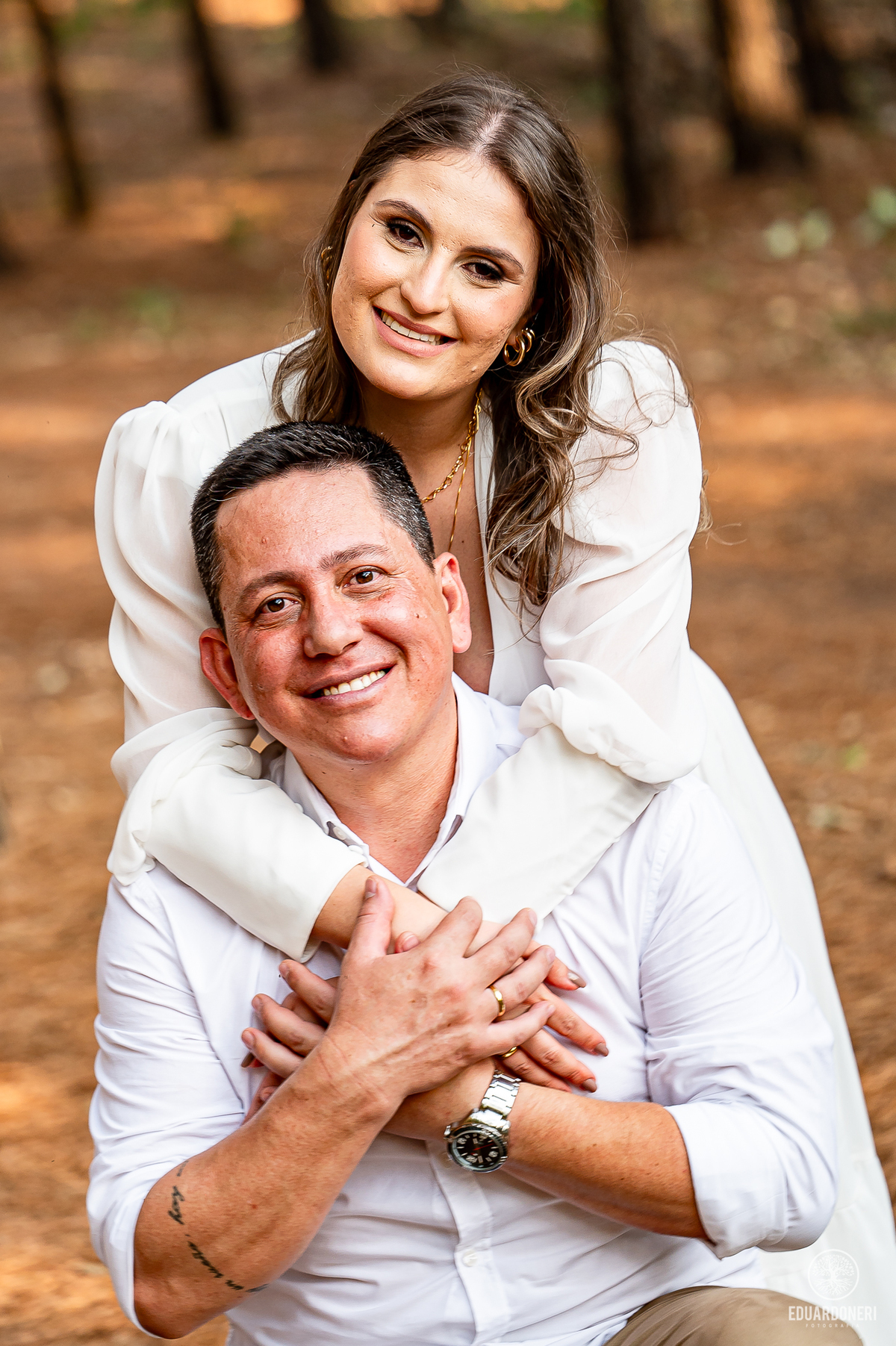 
Aqui está a versão adaptada para SEO com até 255 caracteres:

Ensaio pré-wedding de Tamires e Rafael no Eden Garden, Maringá. Com elementos de fé, amor, terço de Nossa Senhora, barco no lago e à espera de Maitê, o ensaio capturou momentos únicos e especi