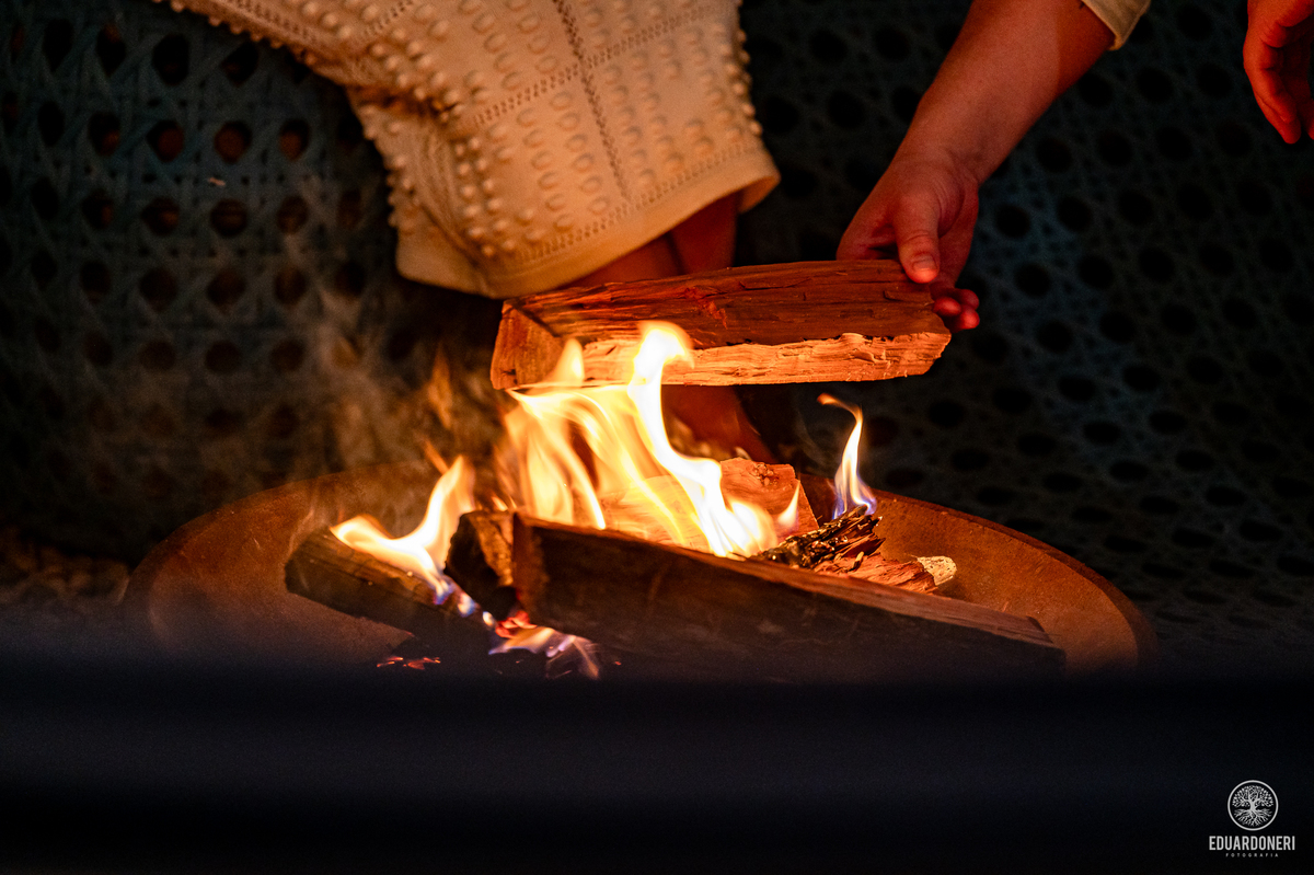 
Aqui está a versão adaptada para SEO com até 255 caracteres:

Ensaio pré-wedding de Tamires e Rafael no Eden Garden, Maringá. Com elementos de fé, amor, terço de Nossa Senhora, barco no lago e à espera de Maitê, o ensaio capturou momentos únicos e especi