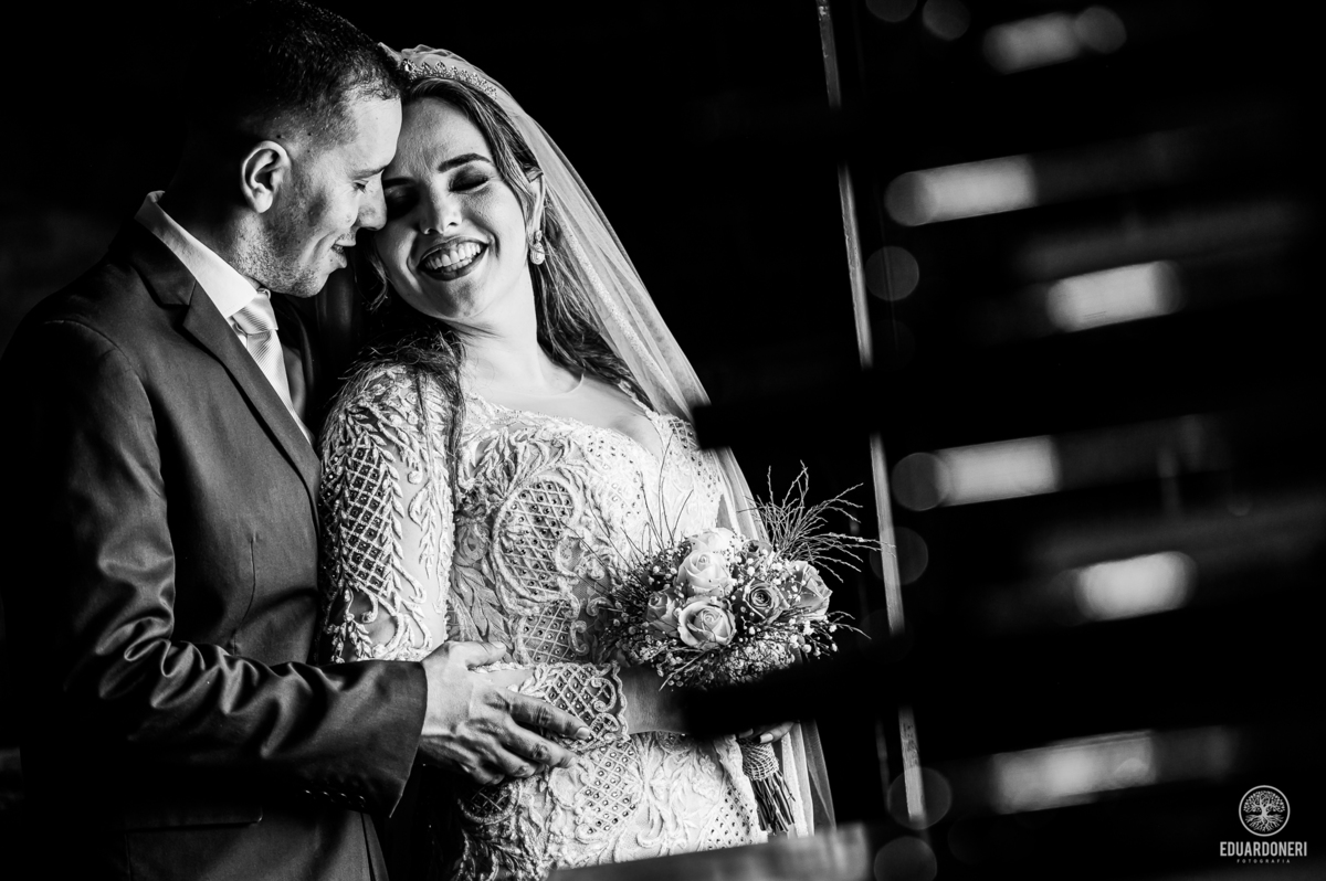 Momento único de Nayara e William na vinícola La Dorni. Trash the dress com toques de romance e cenários surpreendentes