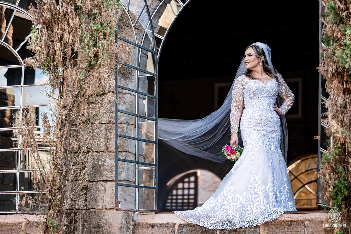 Momento único de Nayara e William na vinícola La Dorni. Trash the dress com toques de romance e cenários surpreendentes