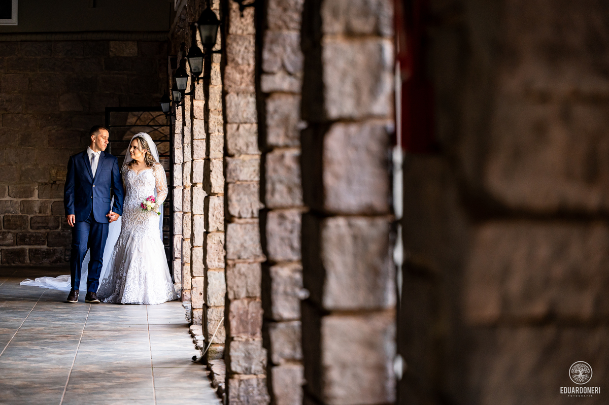 Momento único de Nayara e William na vinícola La Dorni. Trash the dress com toques de romance e cenários surpreendentes