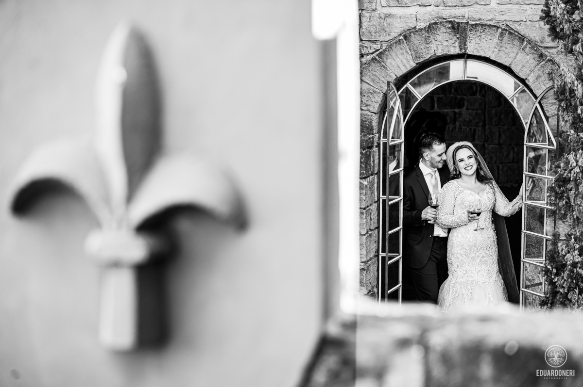Momento único de Nayara e William na vinícola La Dorni. Trash the dress com toques de romance e cenários surpreendentes