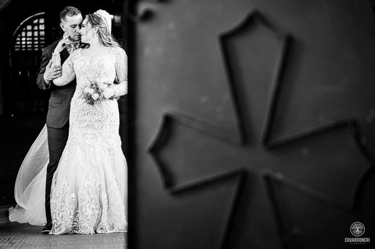 Momento único de Nayara e William na vinícola La Dorni. Trash the dress com toques de romance e cenários surpreendentes