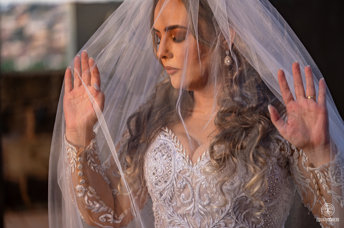 Momento único de Nayara e William na vinícola La Dorni. Trash the dress com toques de romance e cenários surpreendentes