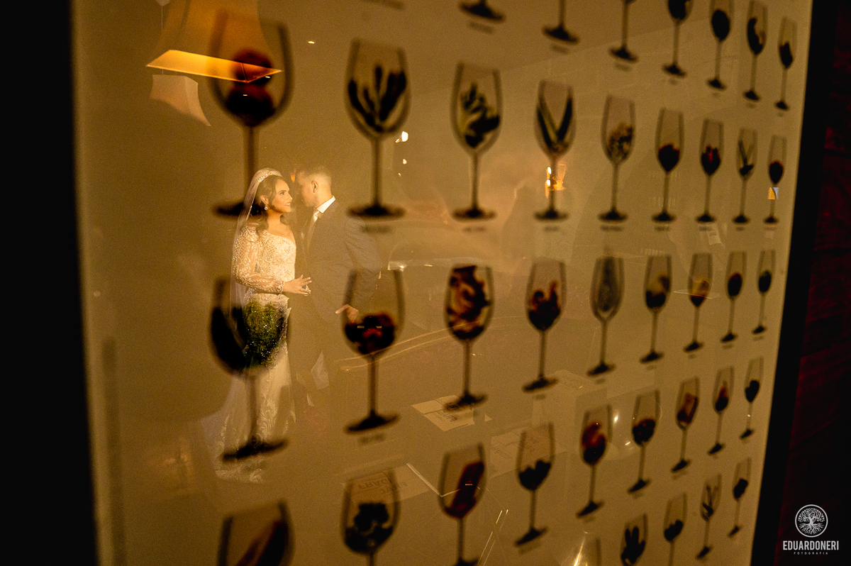 Momento único de Nayara e William na vinícola La Dorni. Trash the dress com toques de romance e cenários surpreendentes