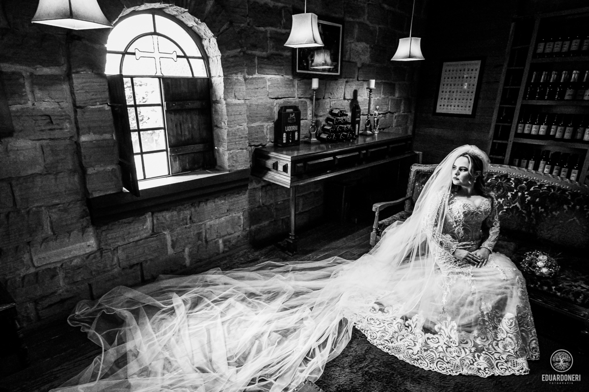 Momento único de Nayara e William na vinícola La Dorni. Trash the dress com toques de romance e cenários surpreendentes