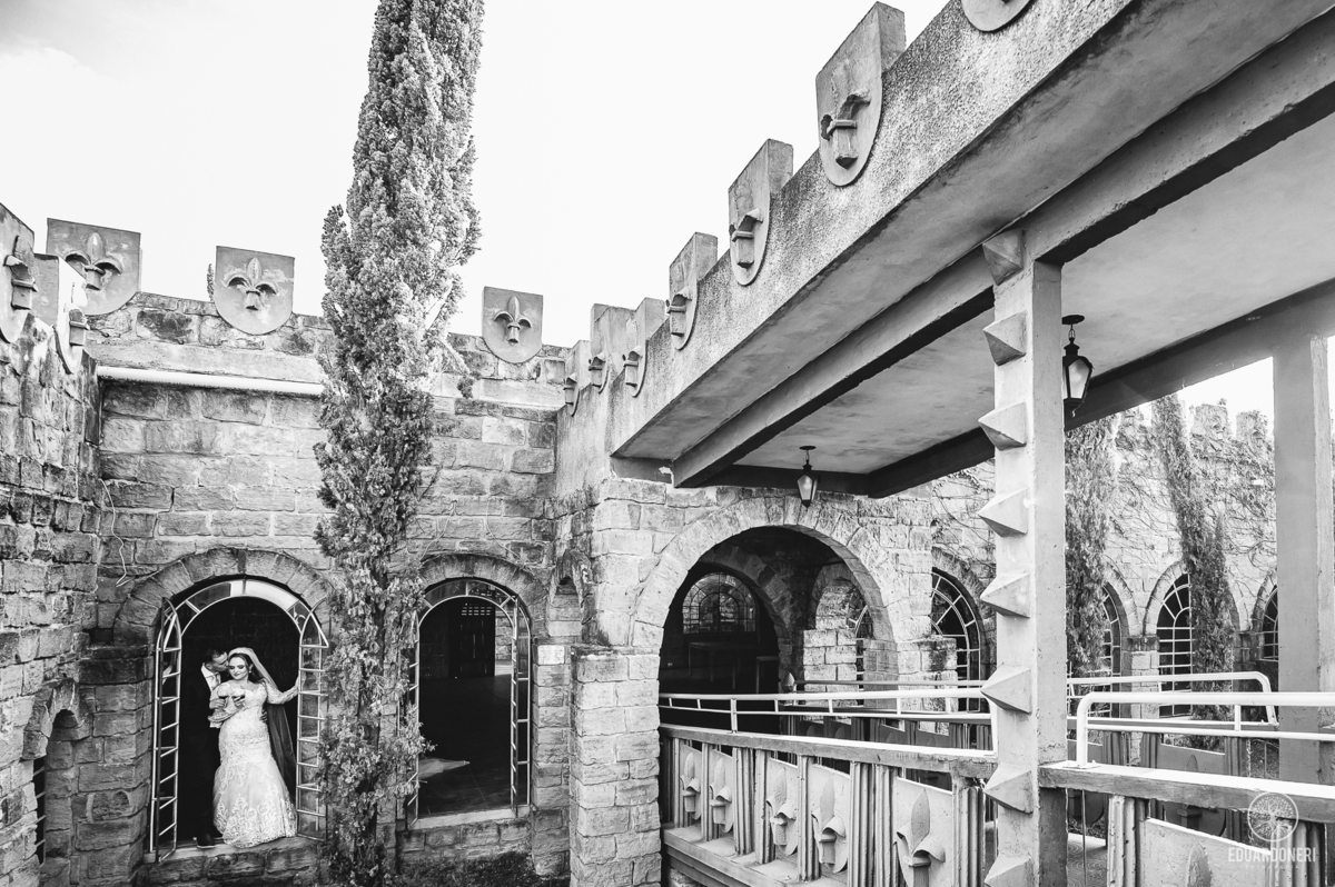 Momento único de Nayara e William na vinícola La Dorni. Trash the dress com toques de romance e cenários surpreendentes