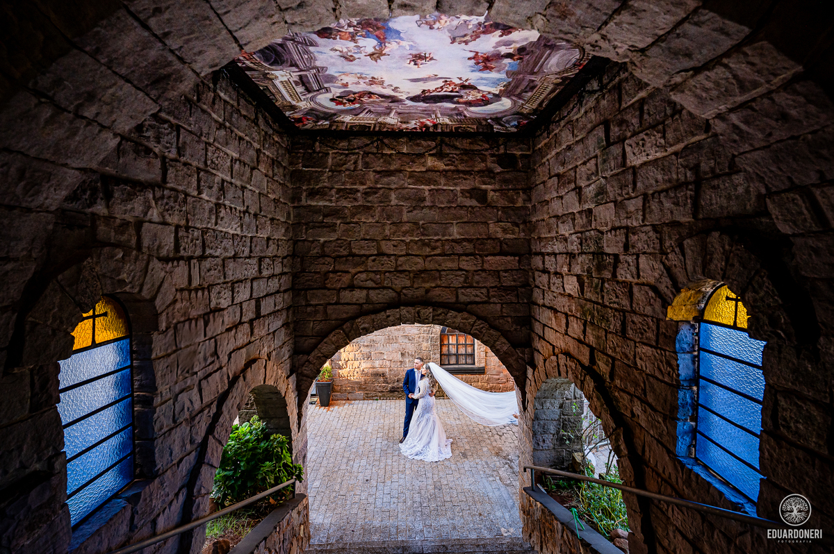 Momento único de Nayara e William na vinícola La Dorni. Trash the dress com toques de romance e cenários surpreendentes
