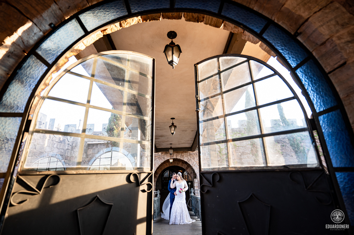 Momento único de Nayara e William na vinícola La Dorni. Trash the dress com toques de romance e cenários surpreendentes