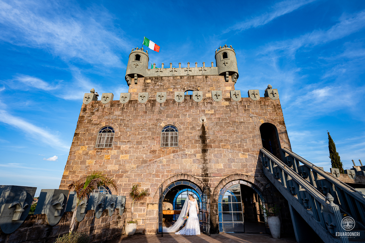 Momento único de Nayara e William na vinícola La Dorni. Trash the dress com toques de romance e cenários surpreendentes