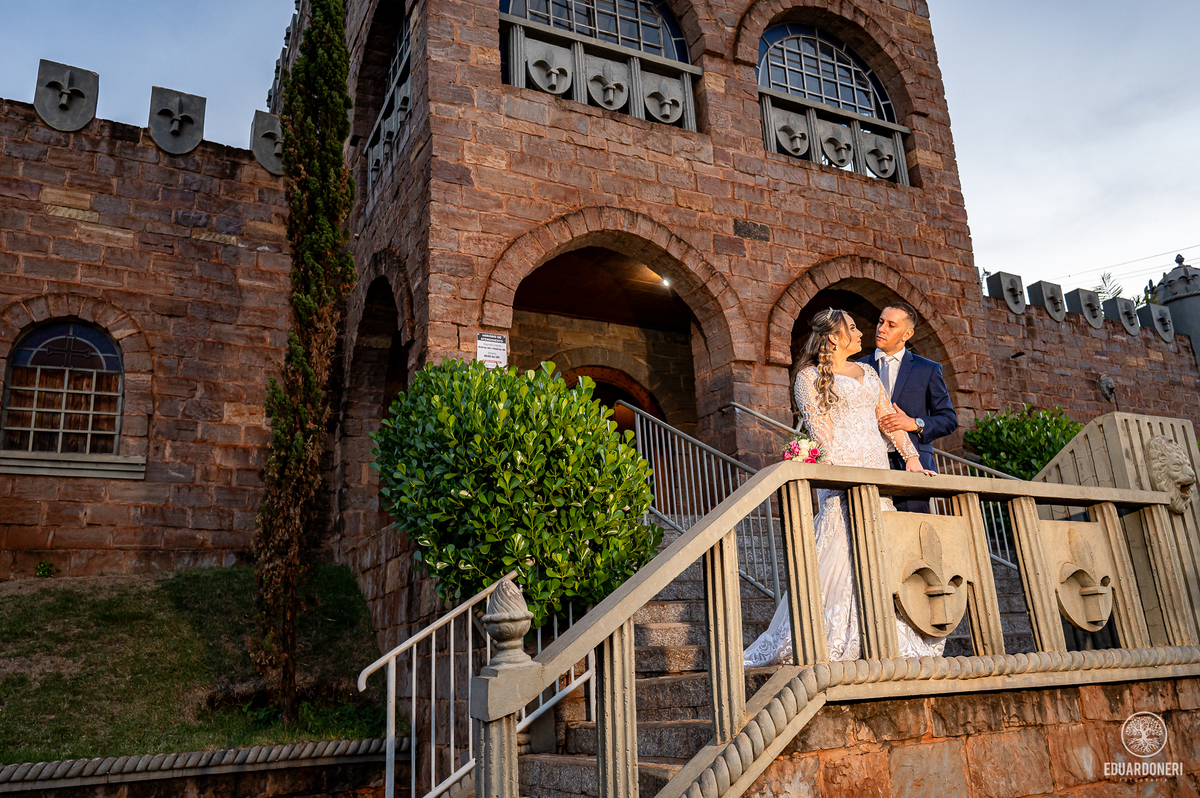 Momento único de Nayara e William na vinícola La Dorni. Trash the dress com toques de romance e cenários surpreendentes