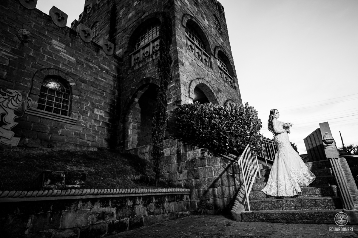 Momento único de Nayara e William na vinícola La Dorni. Trash the dress com toques de romance e cenários surpreendentes