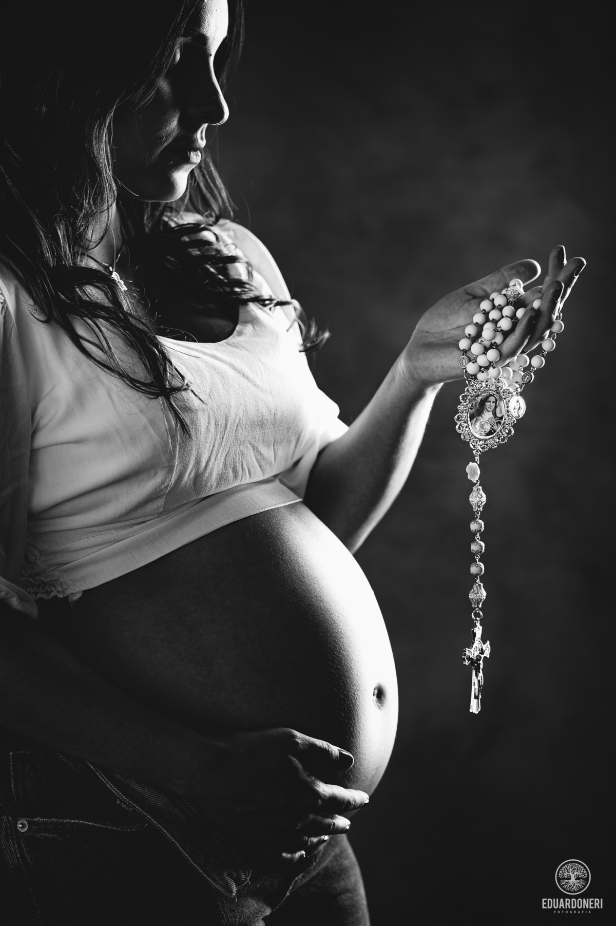 Ensaio gestante emocionante
Fotografia de gestante
Milagre na gravidez
Ensaio gestante com fé
História de superação na gravidez
Fotografia de maternidade
Ensaio fotográfico gravidez
Santa Teresinha intercessão
Bebê arco-íris
Ensaio gestante Paraná