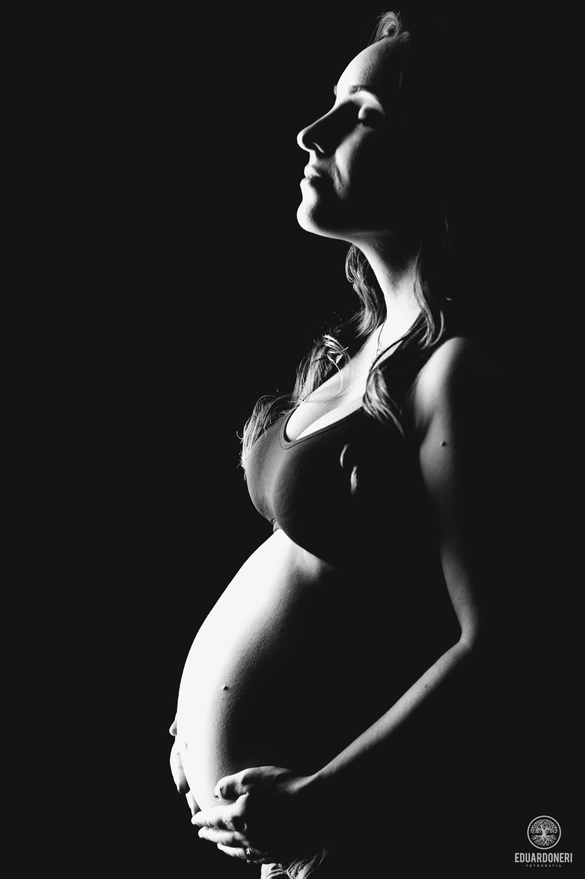 Ensaio gestante emocionante
Fotografia de gestante
Milagre na gravidez
Ensaio gestante com fé
História de superação na gravidez
Fotografia de maternidade
Ensaio fotográfico gravidez
Santa Teresinha intercessão
Bebê arco-íris
Ensaio gestante Paraná