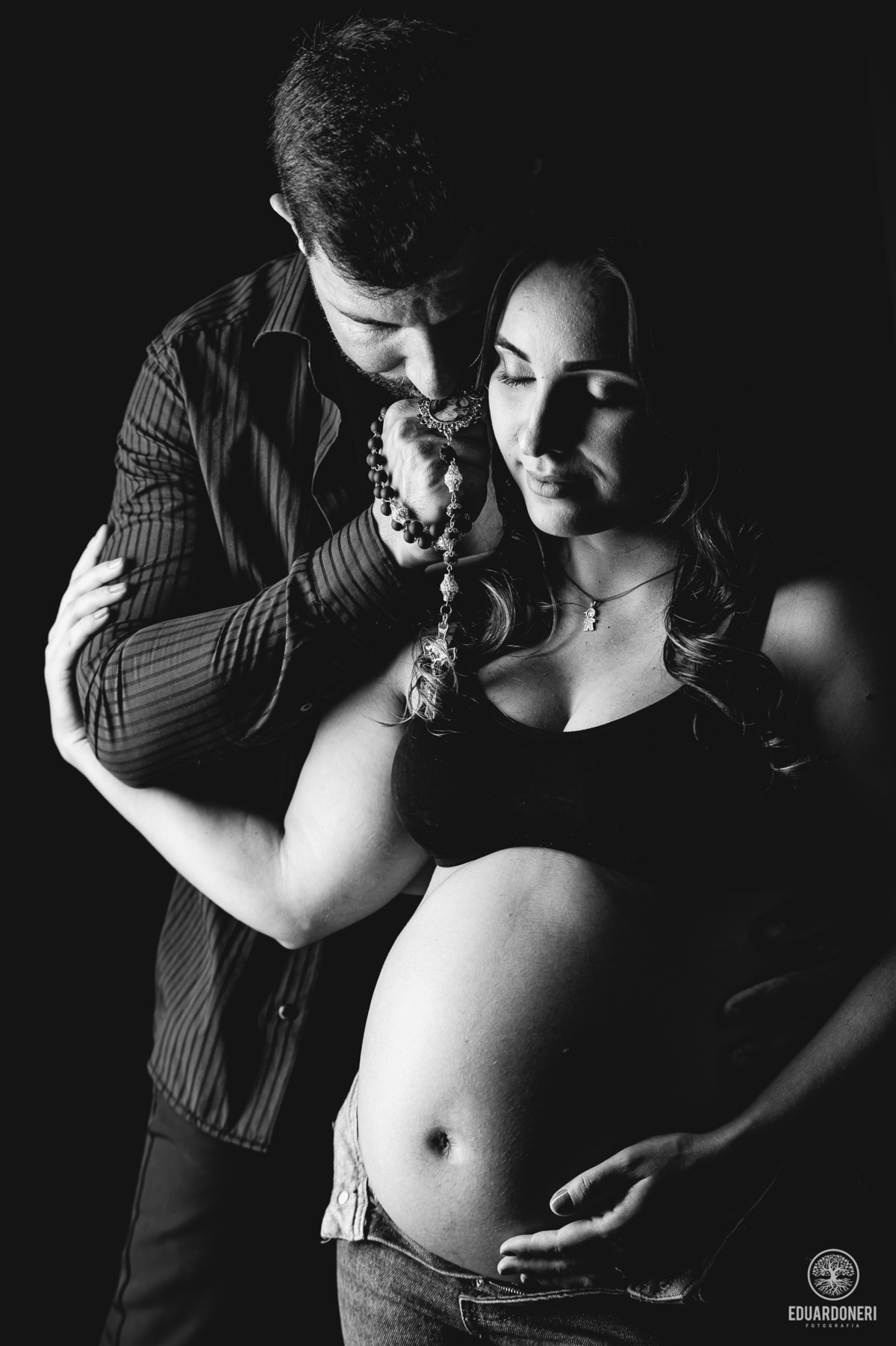 Ensaio gestante emocionante
Fotografia de gestante
Milagre na gravidez
Ensaio gestante com fé
História de superação na gravidez
Fotografia de maternidade
Ensaio fotográfico gravidez
Santa Teresinha intercessão
Bebê arco-íris
Ensaio gestante Paraná