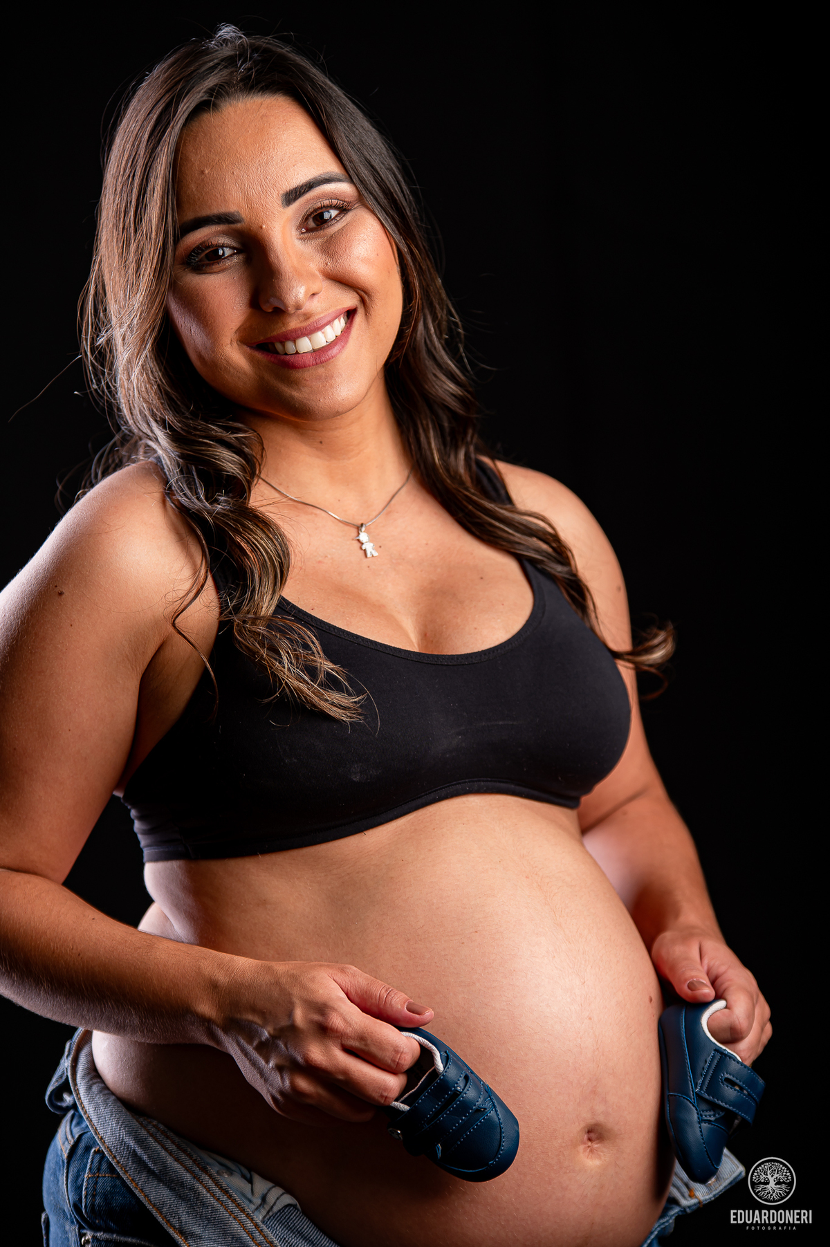Ensaio gestante emocionante
Fotografia de gestante
Milagre na gravidez
Ensaio gestante com fé
História de superação na gravidez
Fotografia de maternidade
Ensaio fotográfico gravidez
Santa Teresinha intercessão
Bebê arco-íris
Ensaio gestante Paraná