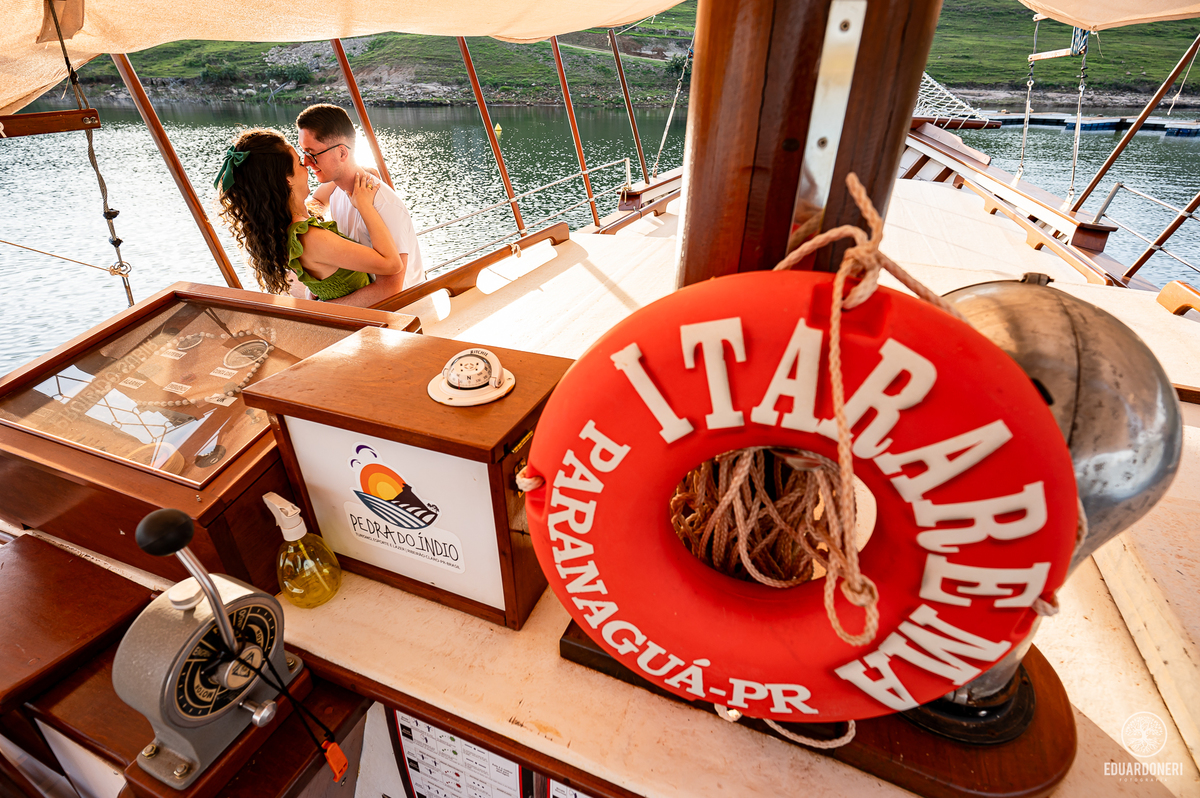 Ensaio pré-wedding
Pré-wedding na Pedra do Índio
Fotografia de casal
Ensaio romântico
Fotógrafo de casamento no Paraná
Ribeirão Claro fotografia
Palavras-chave secundárias:
Casal apaixonado
Ensaio ao pôr do sol
Fotografia no veleiro
Ensaio na marina
Amor 