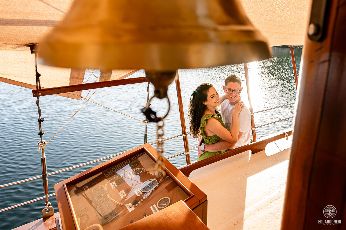 Ensaio pré-wedding
Pré-wedding na Pedra do Índio
Fotografia de casal
Ensaio romântico
Fotógrafo de casamento no Paraná
Ribeirão Claro fotografia
Palavras-chave secundárias:
Casal apaixonado
Ensaio ao pôr do sol
Fotografia no veleiro
Ensaio na marina
Amor 