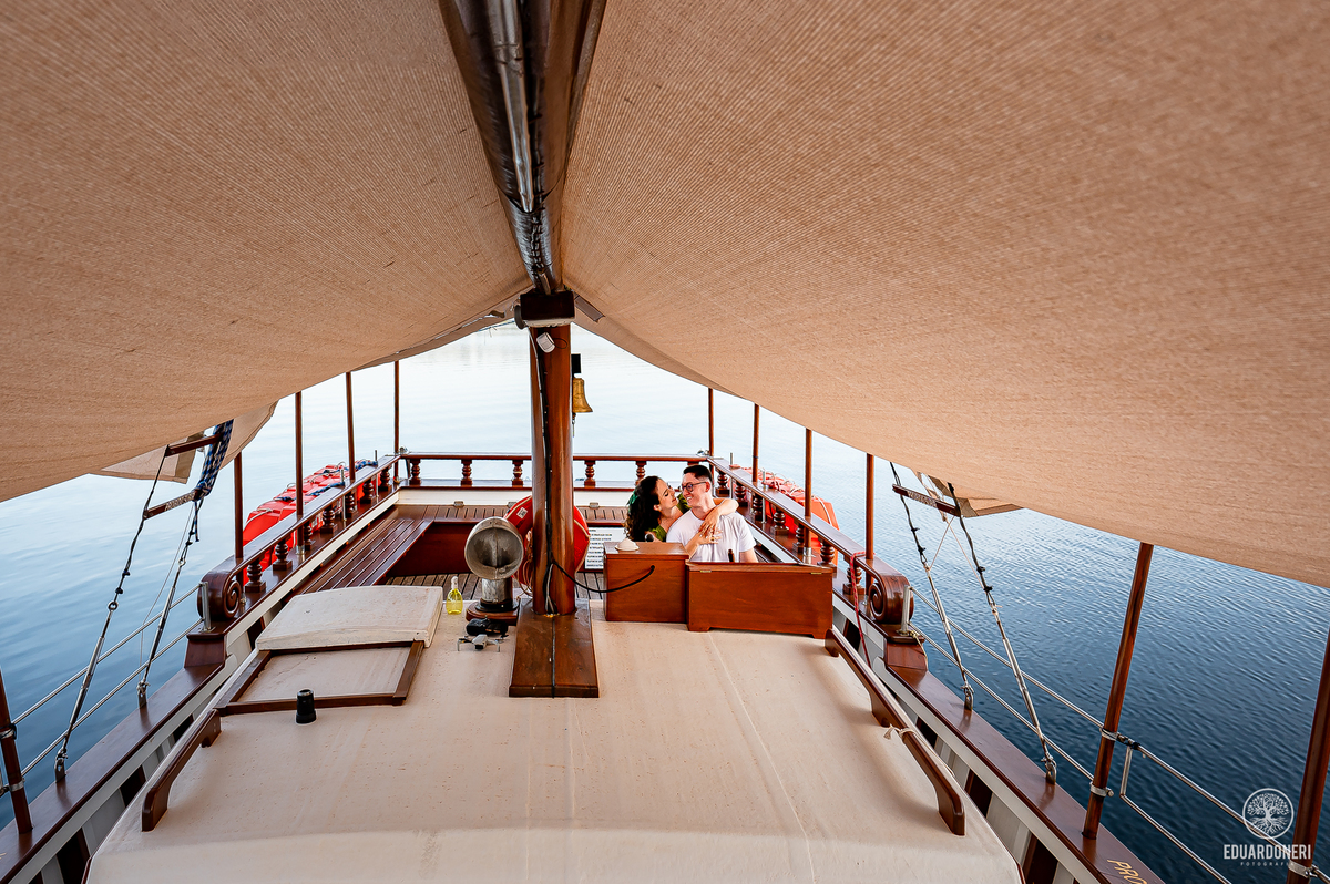 Ensaio pré-wedding
Pré-wedding na Pedra do Índio
Fotografia de casal
Ensaio romântico
Fotógrafo de casamento no Paraná
Ribeirão Claro fotografia
Palavras-chave secundárias:
Casal apaixonado
Ensaio ao pôr do sol
Fotografia no veleiro
Ensaio na marina
Amor 