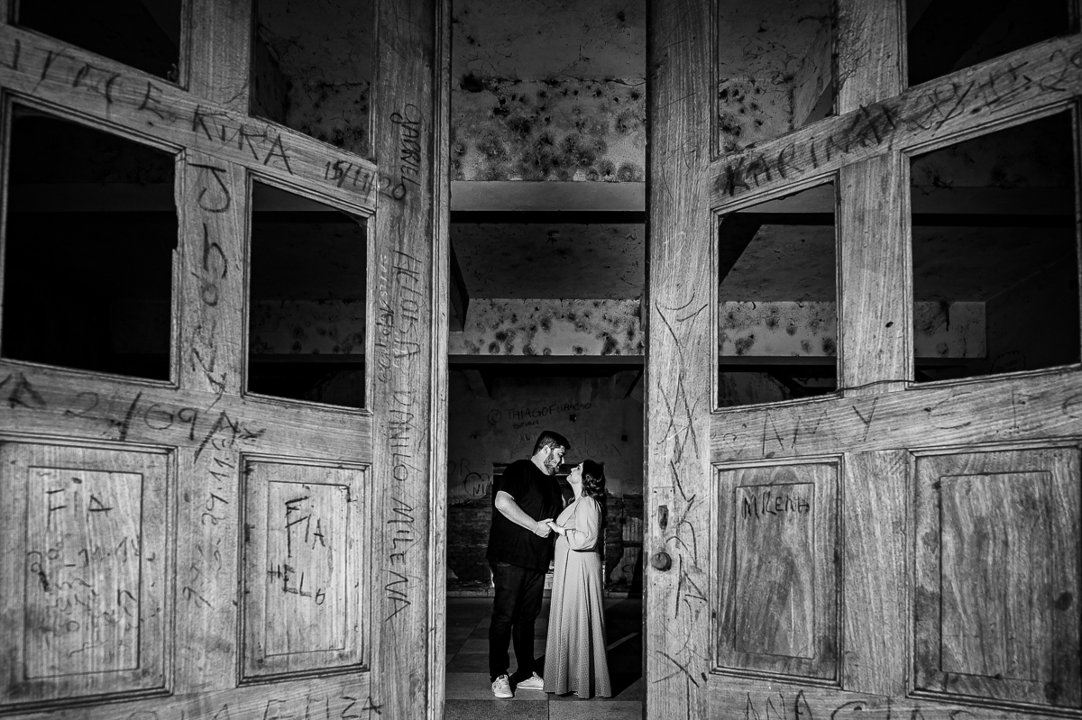Ensaio pré-wedding
Fotografia de casal
Ensaio na Fazenda Yara
Hotel em ruínas Bandeirantes
Pré-wedding no Pub Poko Loko Bar
Fotógrafo de casamento em Bandeirantes Ensaio romântico
Fotografia de amor
Locais para ensaio pré-wedding no Paraná
Fotos de casal 