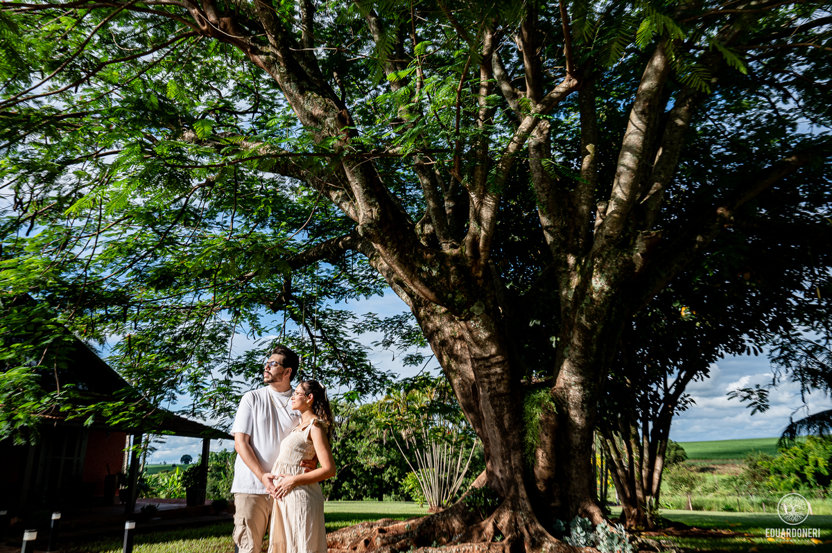 Fotografia emocionante do chá de revelação de Larissa e Lucas