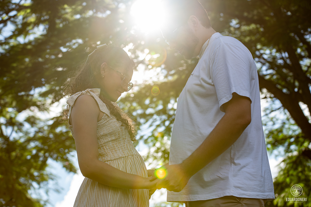 Fotografia emocionante do chá de revelação de Larissa e Lucas