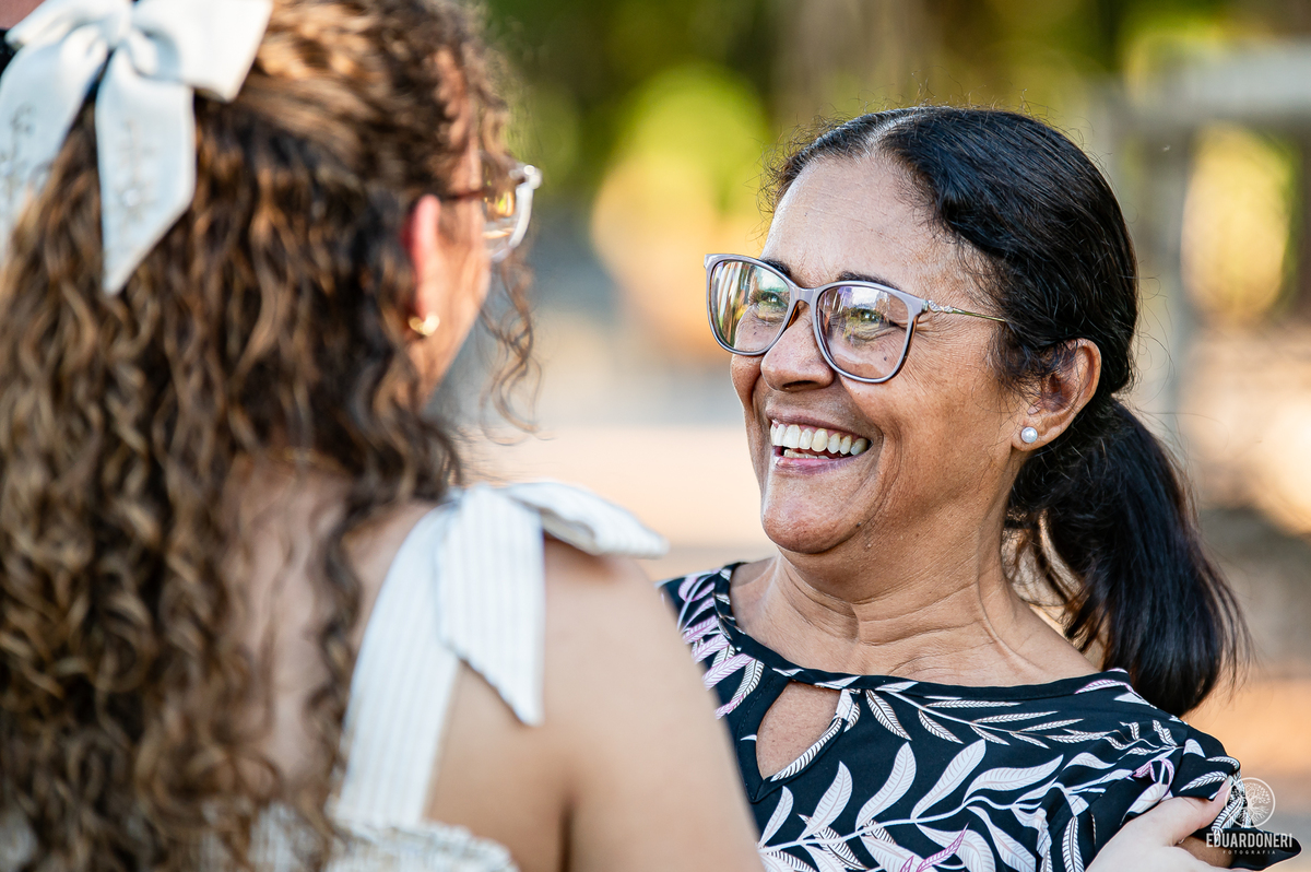 Fotografia emocionante do chá de revelação de Larissa e Lucas