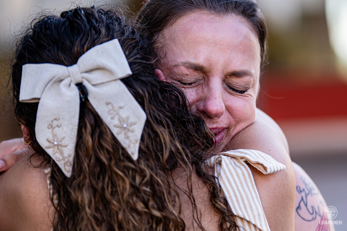 Fotografia emocionante do chá de revelação de Larissa e Lucas