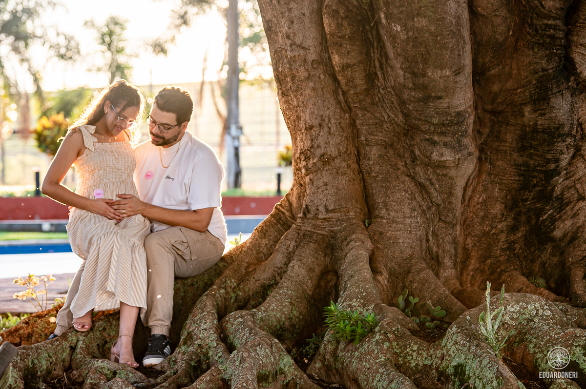 Fotografia emocionante do chá de revelação de Larissa e Lucas