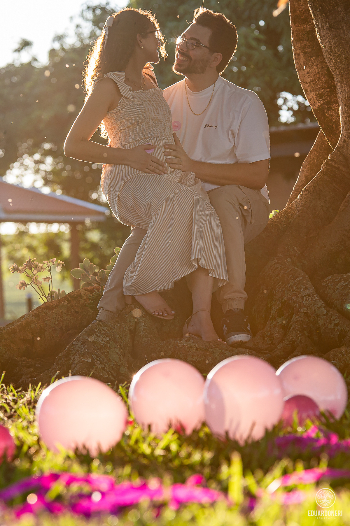 Fotografia emocionante do chá de revelação de Larissa e Lucas